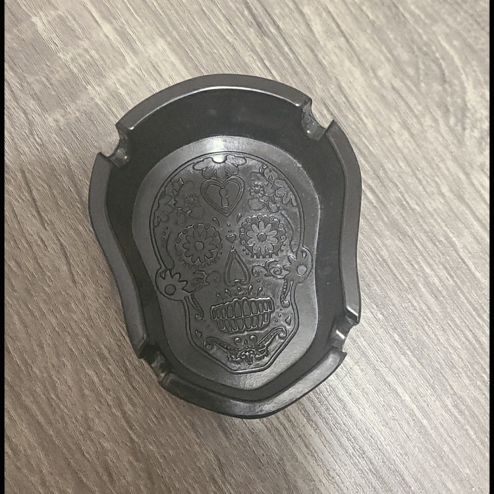 Skeleton ash tray